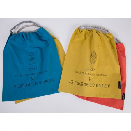 bib 3 colors with message J'aime les pâtes, les nuggets, le ketchup et la cuisine de maman