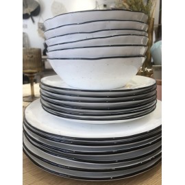 Service de 4 Assiettes plates porcelaine blanche mouchetées liseré noir