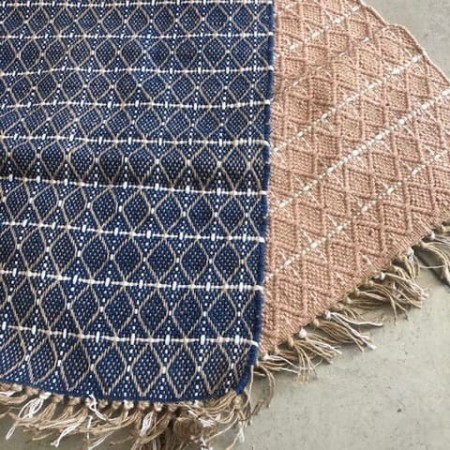 Tapis rectangle jute frangé bleu et nude