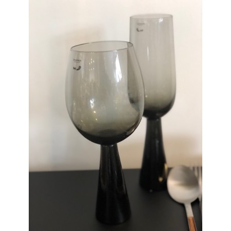 Verres à vin noires fumées