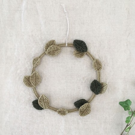 Couronne de feuilles au crochet